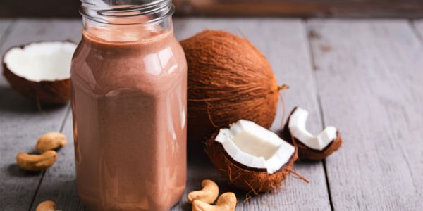 Proteinski shake s čokoladom i kokosom